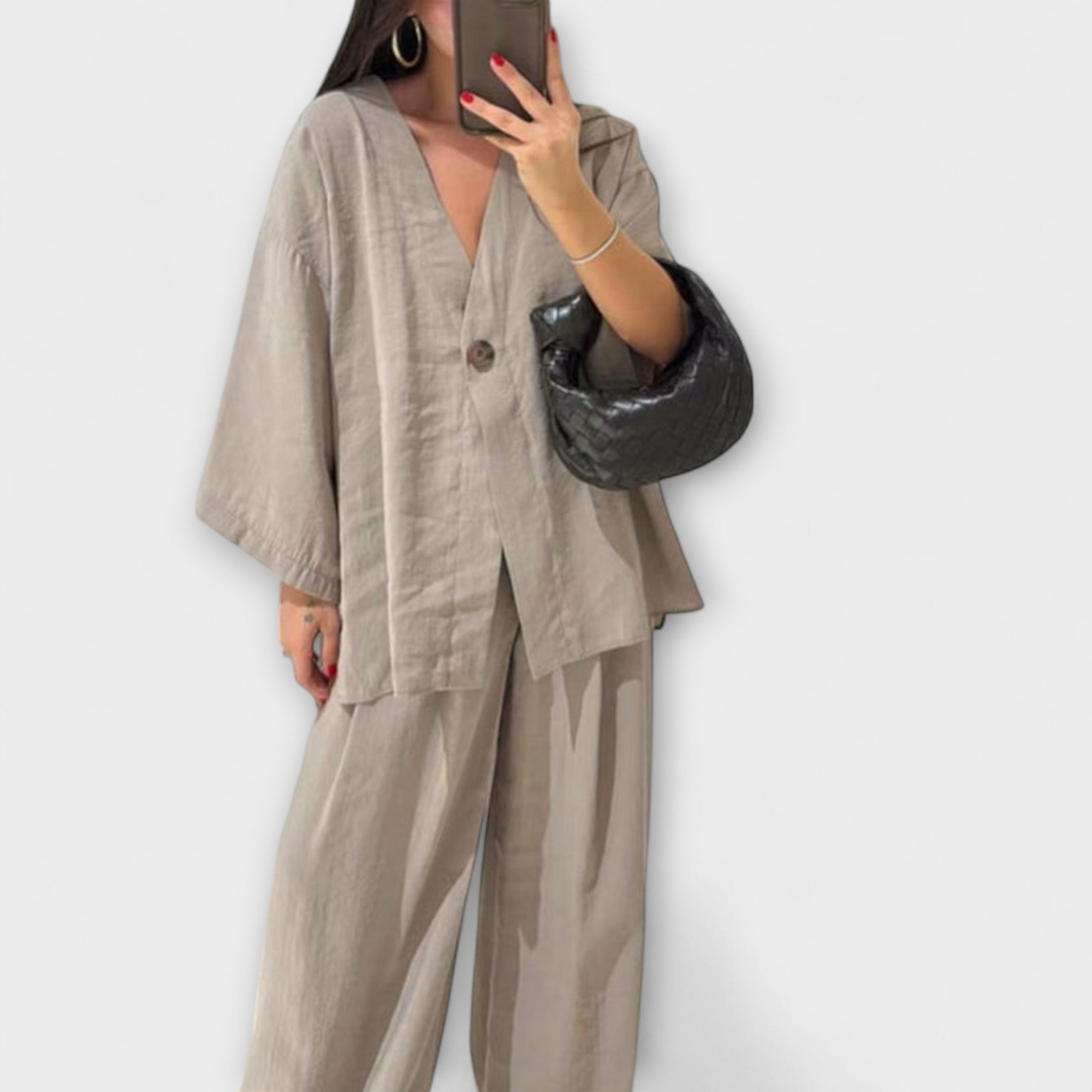 Jacqueline ™ | Ležérny top s V-výstrihom a nohavicový set