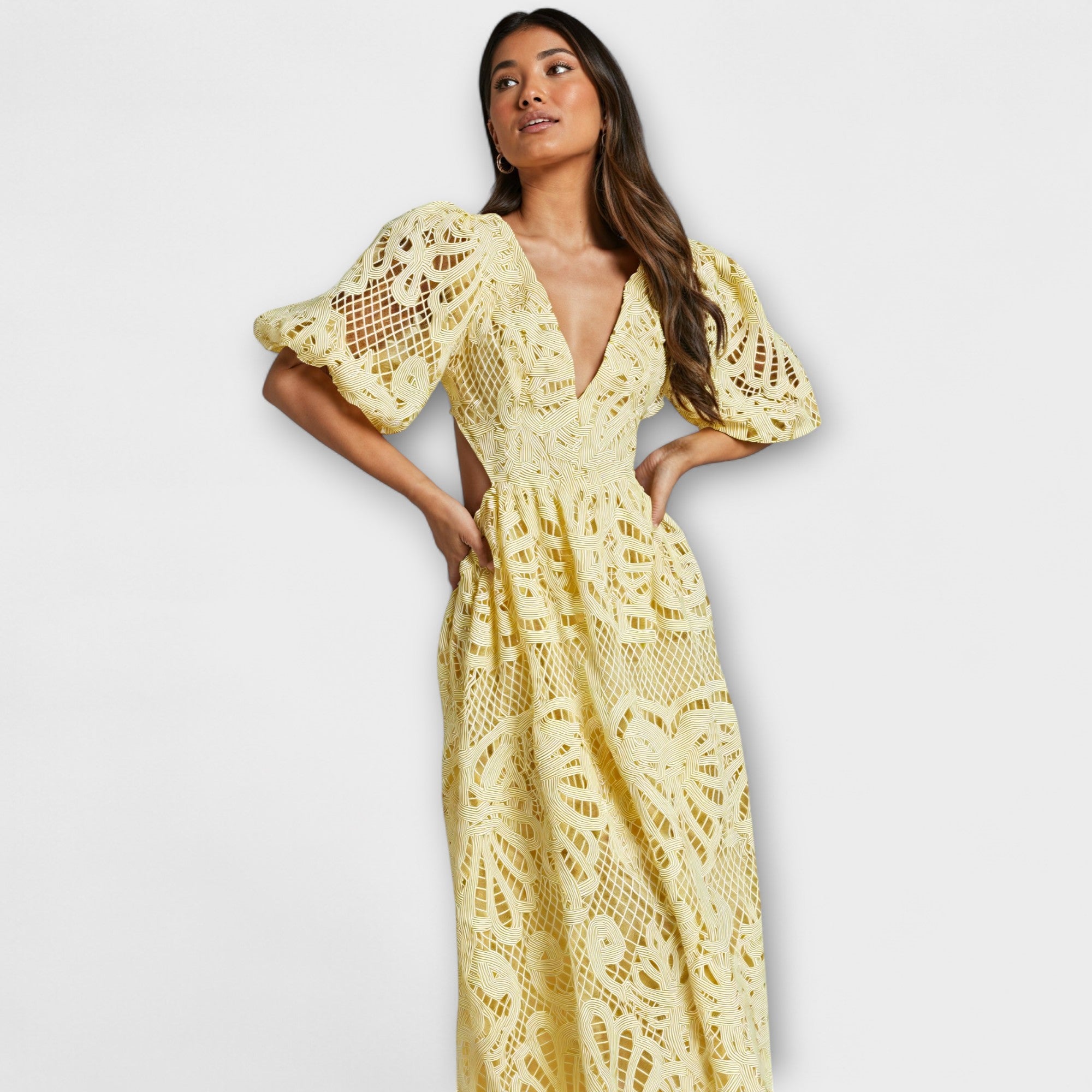 Darja ™ |Elegantné šaty s jemnými detailmi