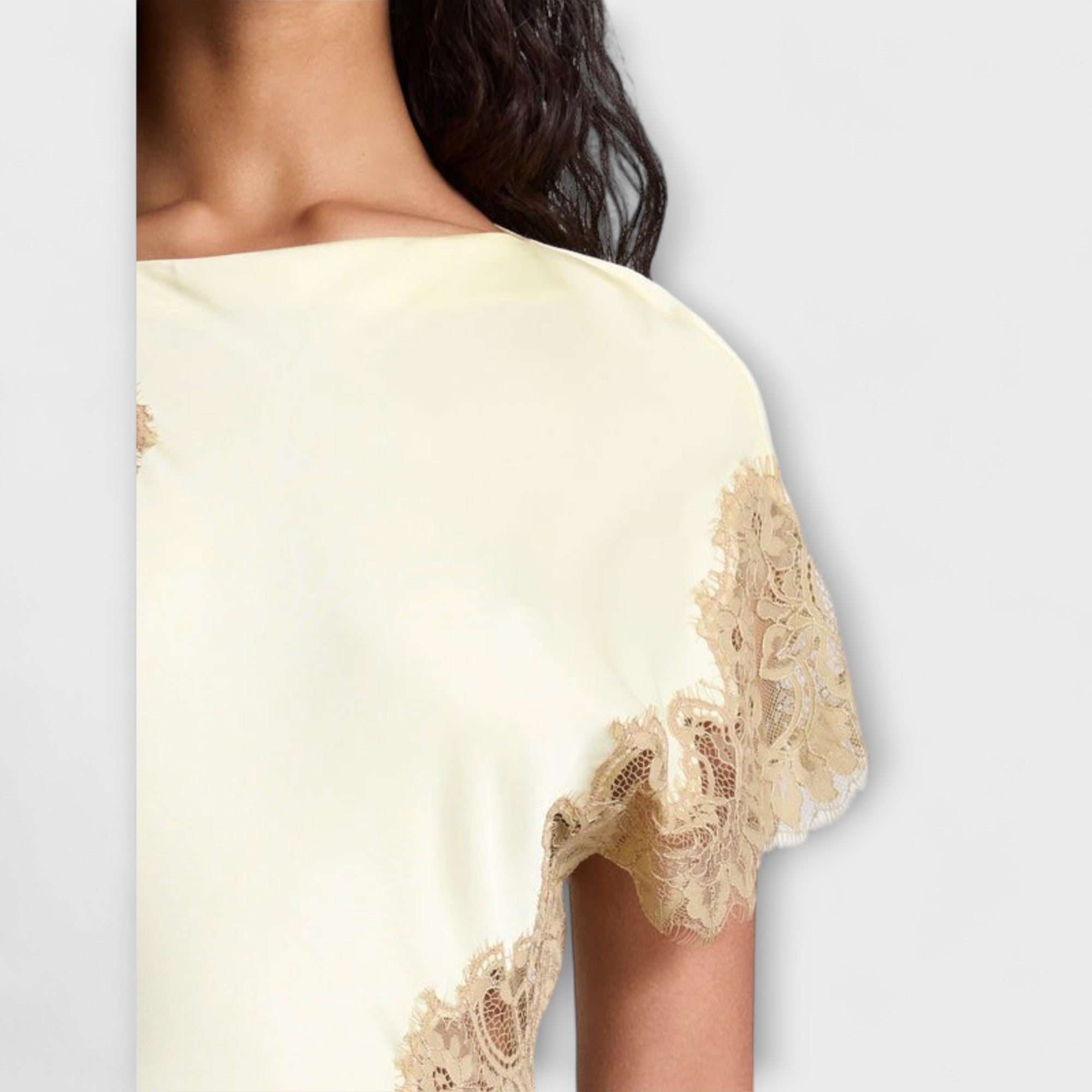 Margaret ™ |Maxi šaty s saténovými a čipkovými akcentmi