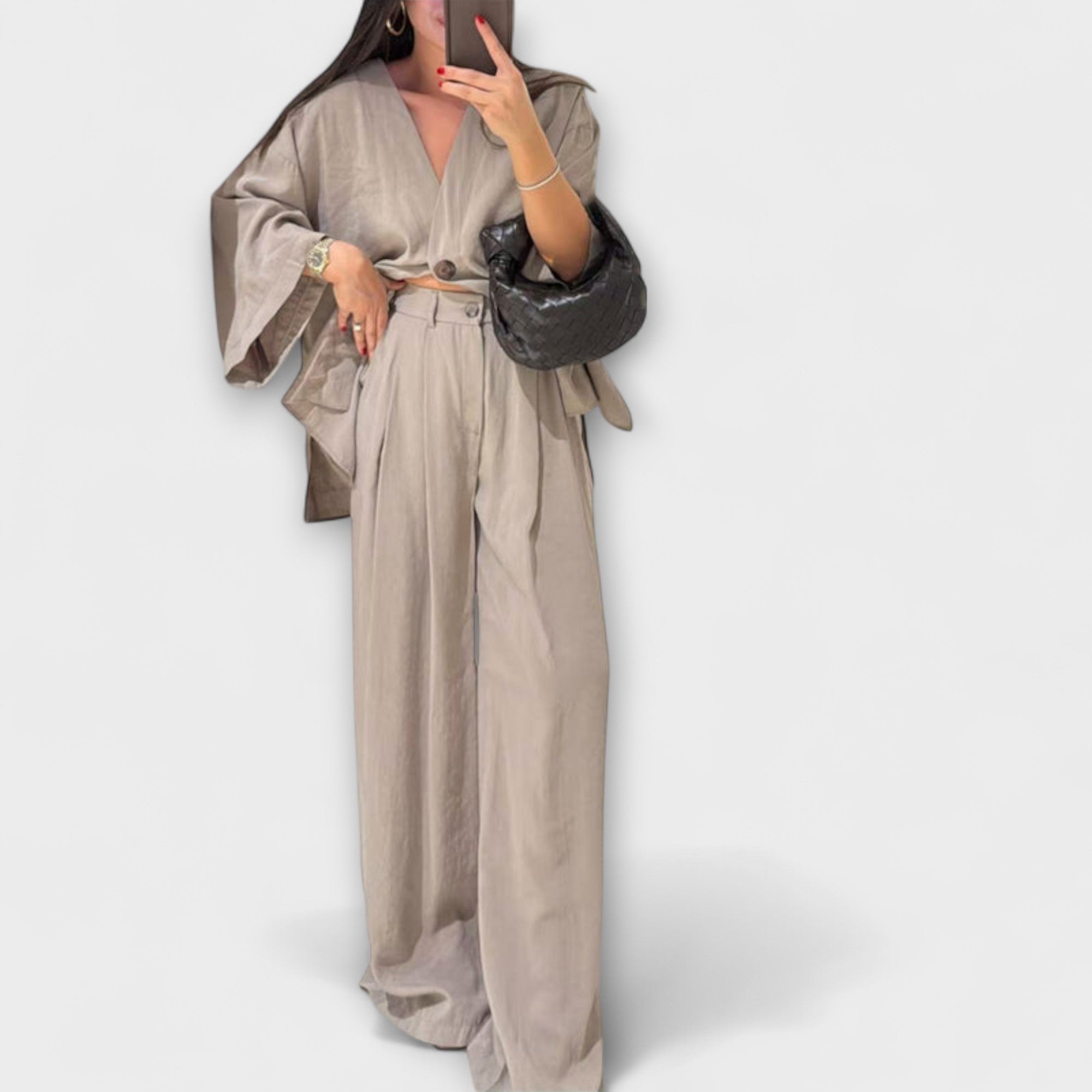 Jacqueline ™ | Ležérny top s V-výstrihom a nohavicový set